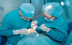 Bác sĩ trồng răng Implant tại Nha khoa Việt Hàn 100% có chứng chỉ hành nghề