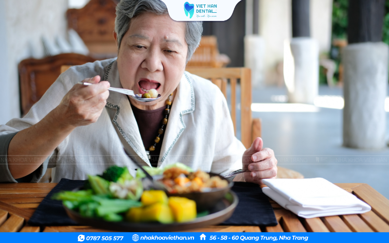 Trồng răng Implant giúp người bệnh có thể ăn nhai bình thường trở lại