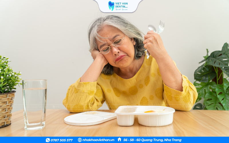 Người lớn tuổi bị mất răng thường ảnh hưởng đến việc tận hưởng bữa ăn