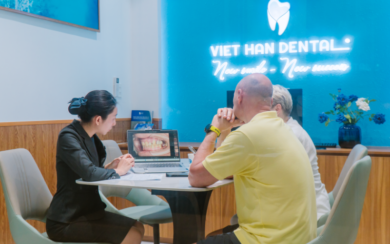 Kiểm tra tình trạng răng miệng và mật độ xương